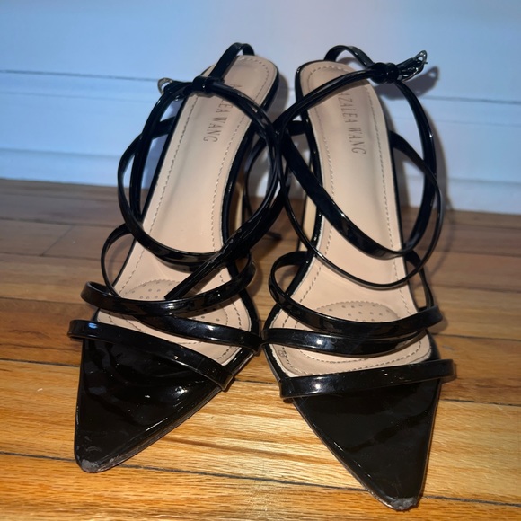 Black strappy pointed toe heel. - Picture 3 of 8